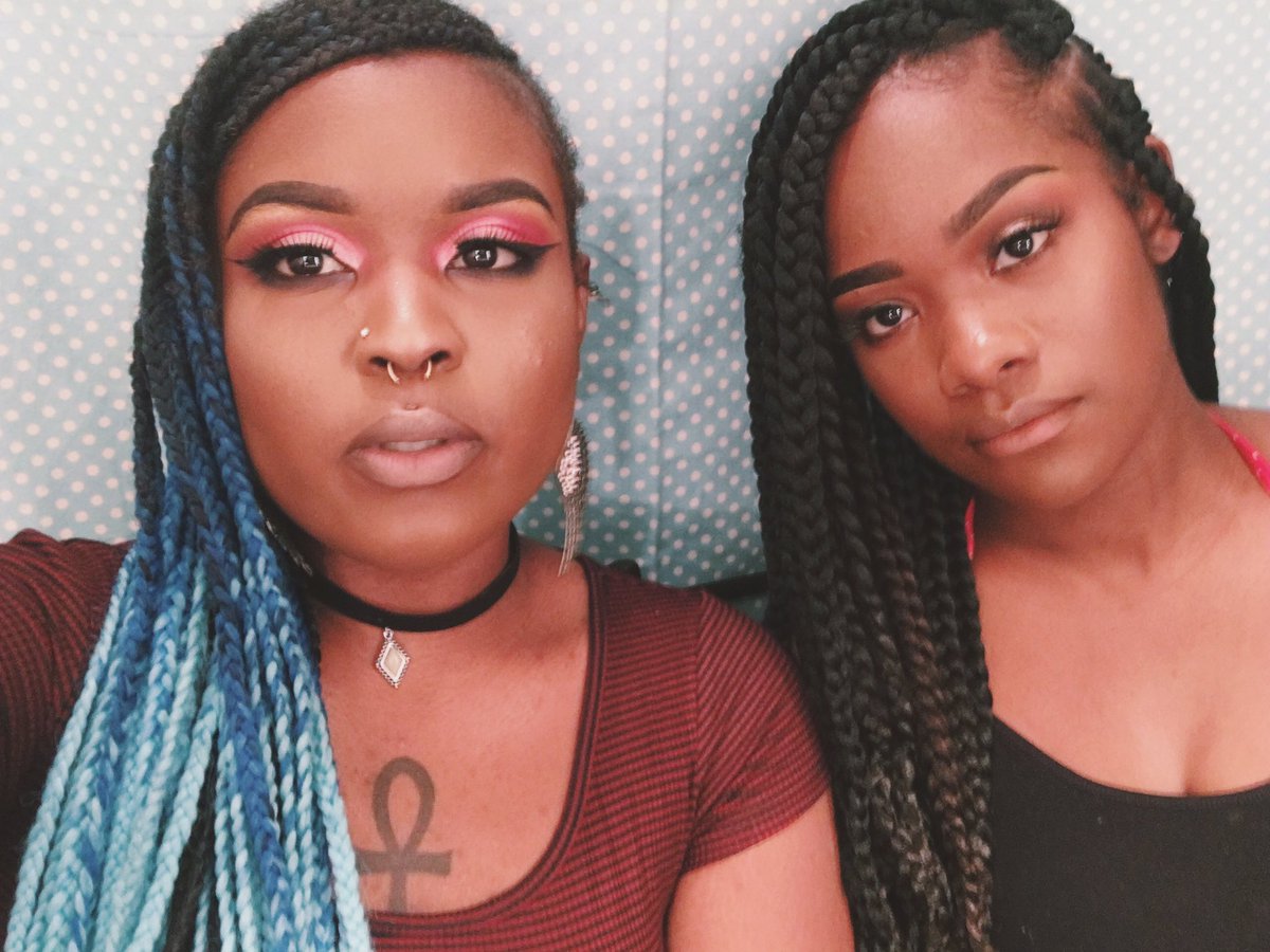 ImSoRavin's tweet photo. The MUA &amp; Braider ❤️ #houstonstylists #houstonbraider #houstonbraids #houstonmua #houstonmakeupartist #BlackGirlMagic #Blackgirltwitter ✨ https://t.co/AmWqsxolXL