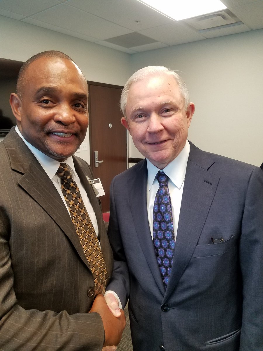 JonDPonder's tweet photo. Had the chance to share @hope4prisoners1 with US Attorney @jeffsessions #successfulreentry #transformedlives #buildscommunity #reducescrimes https://t.co/LXe49yaGdo