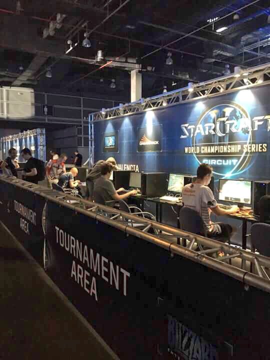 Day1 of Dreamhack begins and our players @dPixNamshar, @dPixOptimus and <a href="/dPixElroye/">Eloi Minh-Dao Quach</a> are all eager to play! #DHVLC17