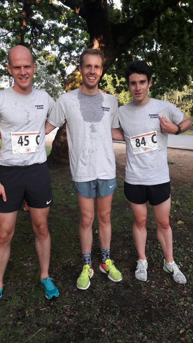 FinsburyFlyers's tweet photo. A win for the Flyers in our maiden outing at the @dulwichrunners Midsummer Relays, just besting @LondonCityAC on the night. https://t.co/gpkIWIkfIh