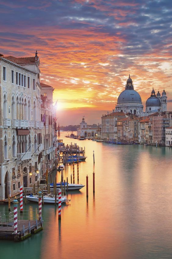 tripsection's tweet image. #Venice #SUNRISE #Travel #vacation #DestinationUnknown