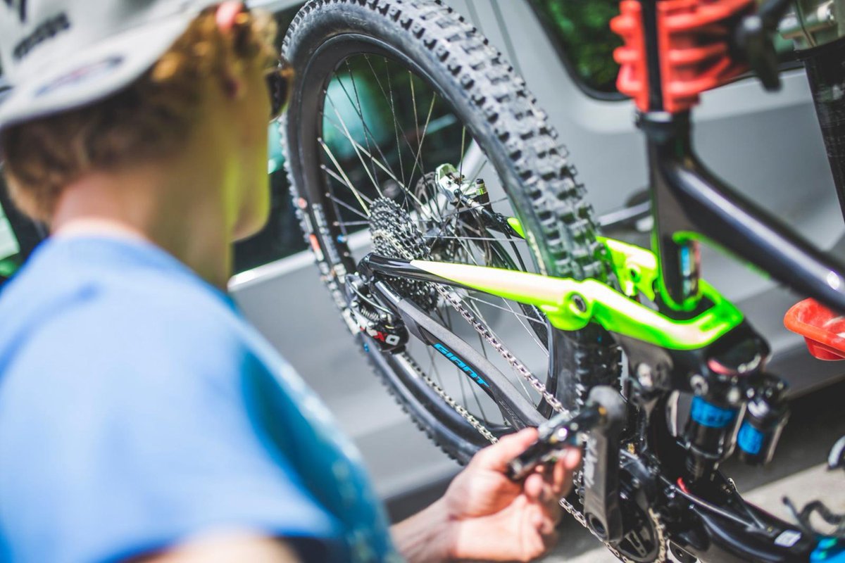 Do you even privateer bro? Lensman <a href="/ewaldsadie/">Ewald Sadie</a> and <a href="/MattLombardiMTB/">Matt Lombardi</a> weigh in win.gs/2tM1CUb