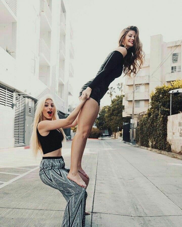 KarinaMNev's tweet photo. Amigas en Internet / mis amigas https://t.co/LndPErNrmz
