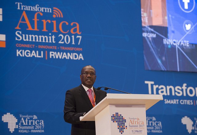 P4Human's tweet photo. @smartafricaorg ou mettre la transformation digitale au coeur du développement économique du continent https://t.co/7oPVNDGOlL https://t.co/vQ0bE3y7cE