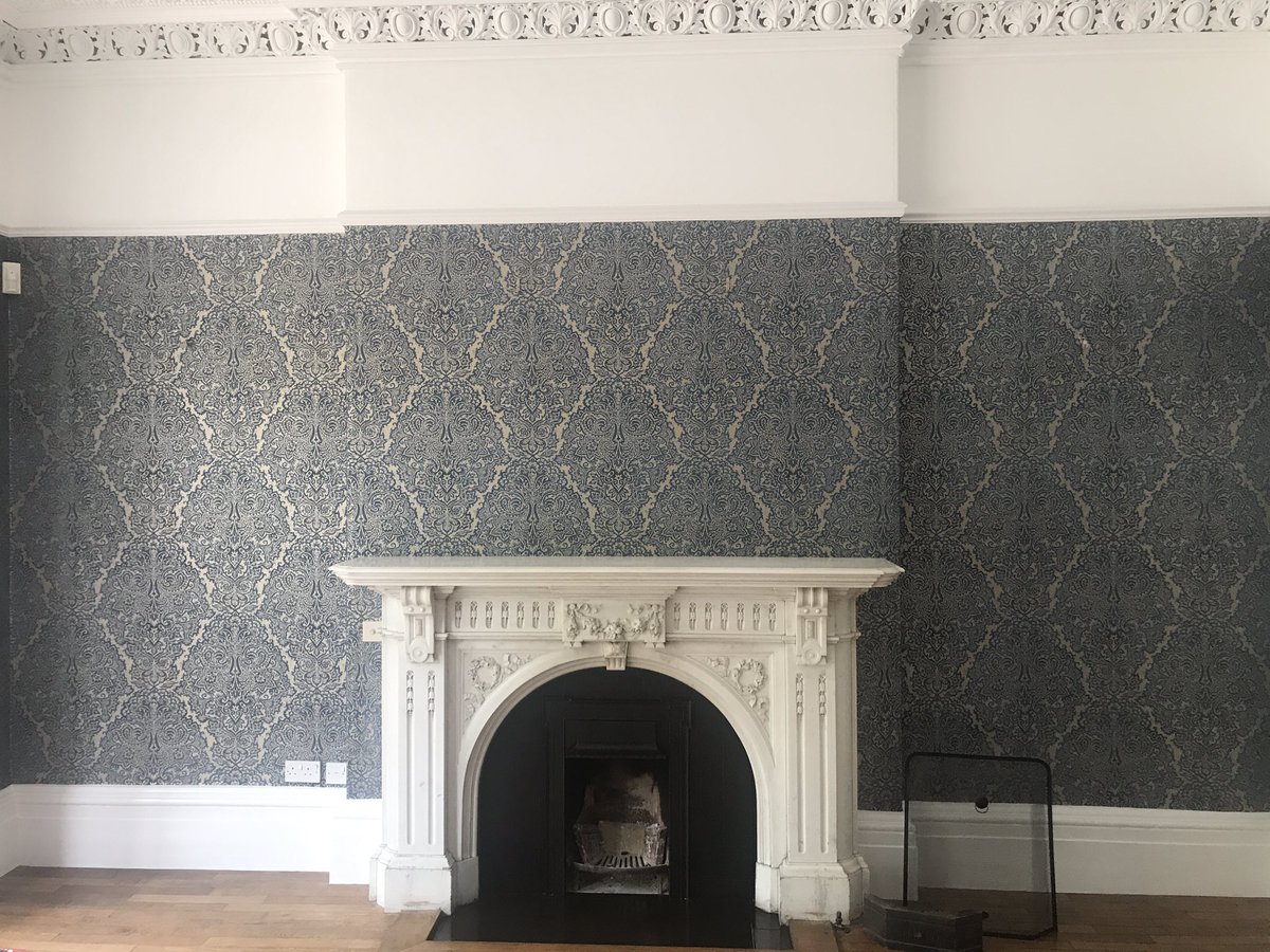Beautiful <a href="/ZoffanyFW/">Zoffany</a> wallpapered room