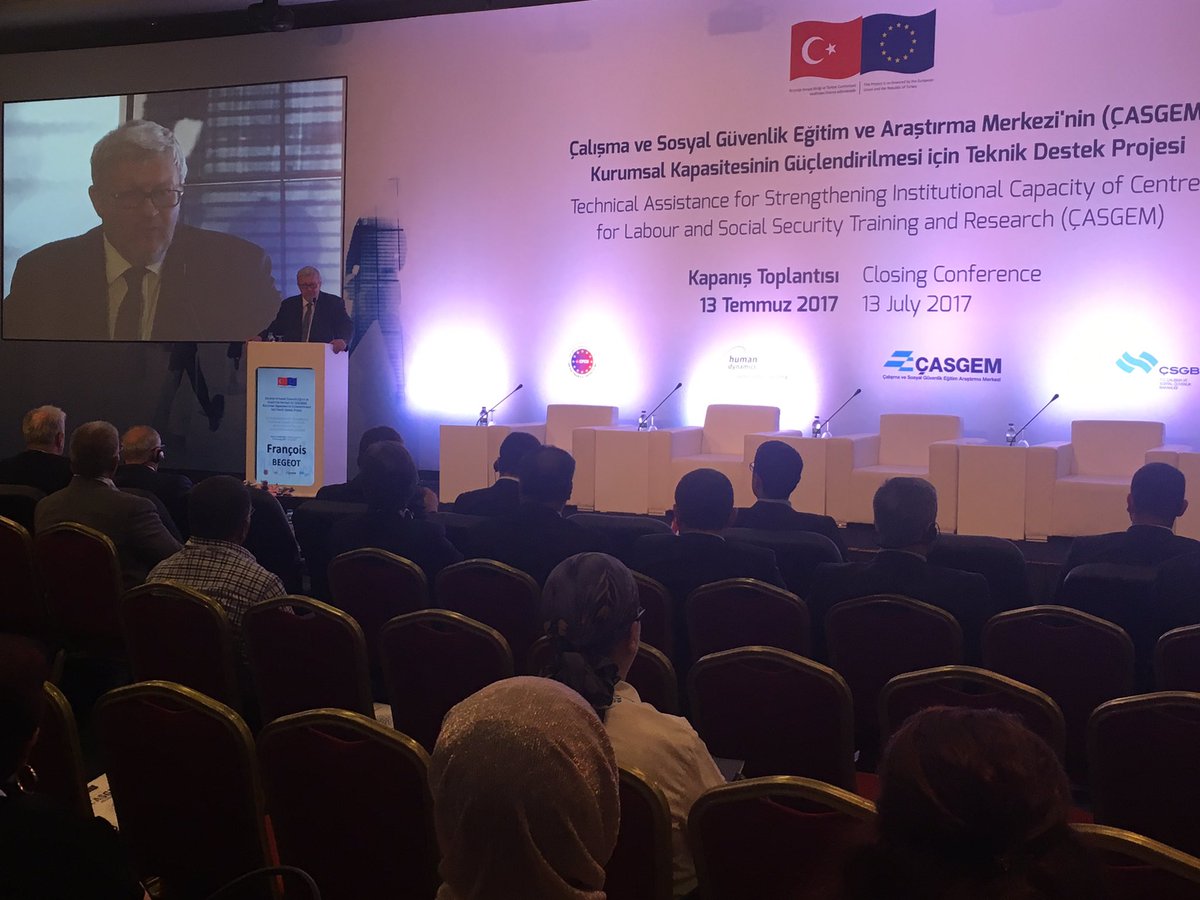 AB Delegasyonu Müsteşarı Sayın François Begeot açılış konuşmalarını gerçekleştiriyor.