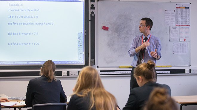 The_TUC's tweet image. Petition to stop PM cutting public servants&apos; pay growing quickly. Hand in next week, can you help it pass 20K today? campaign.goingtowork.org.uk/petitions/ther…