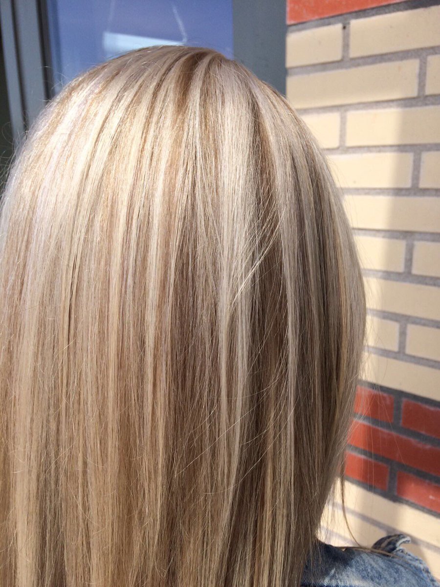 En weer een super mooie ash blond kleur mogen maken!👱🏼‍♀️ 🔝 Ben jij ook toe aan een kleuring? We zijn straks weer van 14:00 tot 21:00 open☎️