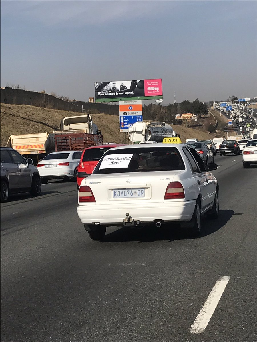 KaldenOngmu's tweet photo. Meter taxi drivers on M1 says #UberMustFall. @ANN7tv https://t.co/wpsLCIROgf