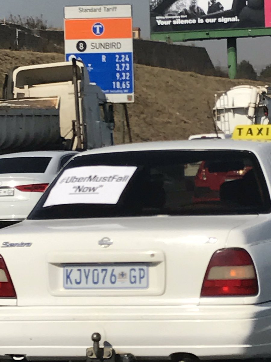 KaldenOngmu's tweet photo. Meter taxi drivers on M1 says #UberMustFall. @ANN7tv https://t.co/wpsLCIROgf