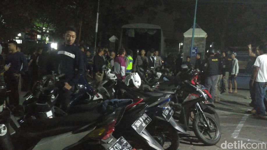 Polisi Amankan 11 Motor Oknum Bobotoh Penyerang Kampus Unisba detik.id/VqYhFm