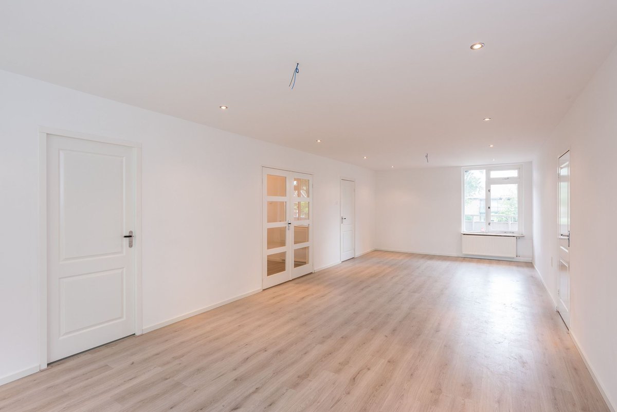 bawiwonen's tweet photo. Vanaf vandaag op #Funda! Volledig gerenoveerd 4 kamer appartement, van ruim 125 m2 in #Schiedam! https://t.co/KQEcyQouv4 https://t.co/EWAtBVVG82