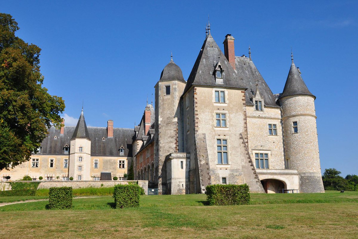 замок chateau de corbere во франции. замок алье италия. замок брезе франция. ла рош курбон замок. замок шенонсо франция.