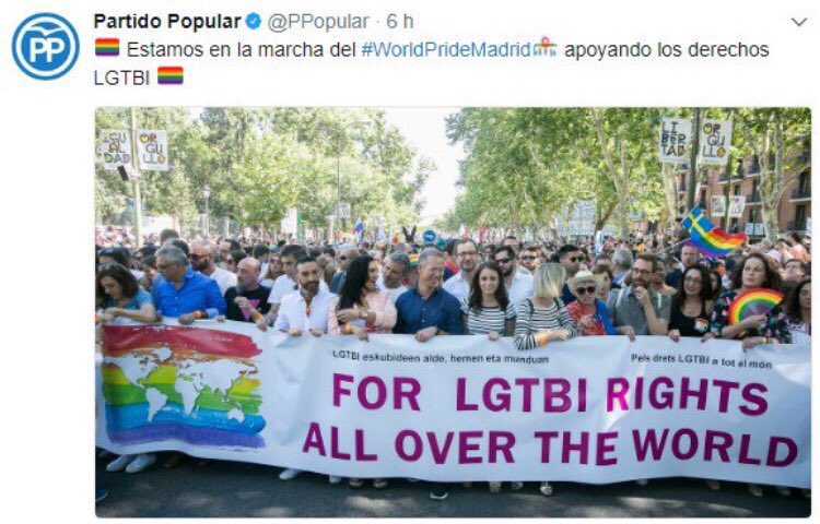 ALEASIU's tweet photo. Os pusisteis delante de la pancarta y ahora en #Galicia negáis el derecho a ser, ¿como os llamamos @ppdegalicia @PPopular? #Leitrans https://t.co/EMRmZ54vFO