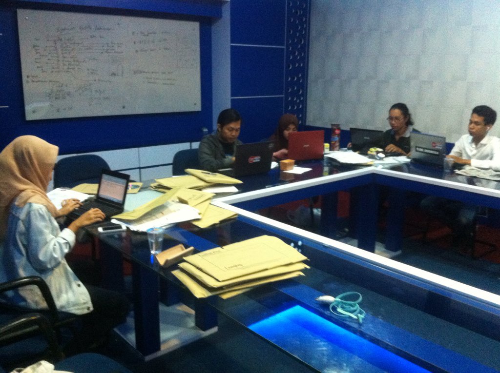 Semangat kaka" panitia entry data, yg berkas"nya blm lgkap lgsg k graha pena lombok post y