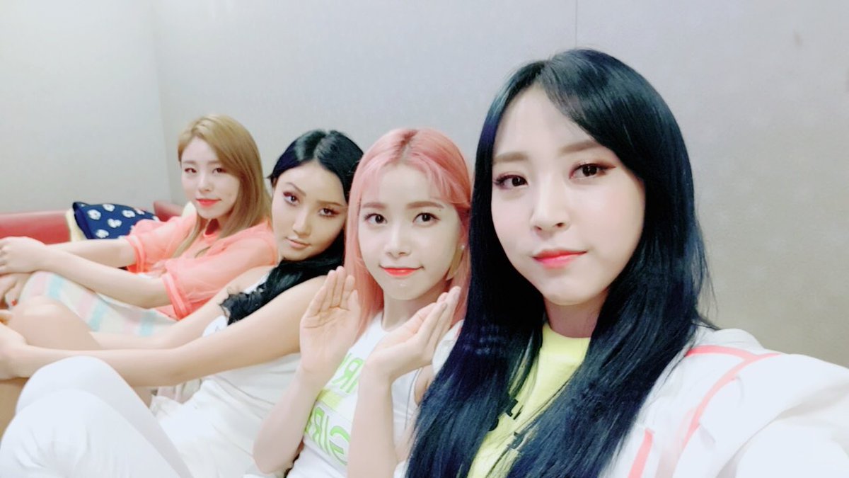 RBW_MAMAMOO's tweet photo. 오늘 #엠카운트다운 1위 후보 #2336으로 지금부터 마마무 많은 투표 부탁드립니다.
무무들, 막방인만큼 모두 힘을 모아봅시다🙏🏻
#마마무 #나로말할것같으면 https://t.co/6vnXxG6N1F