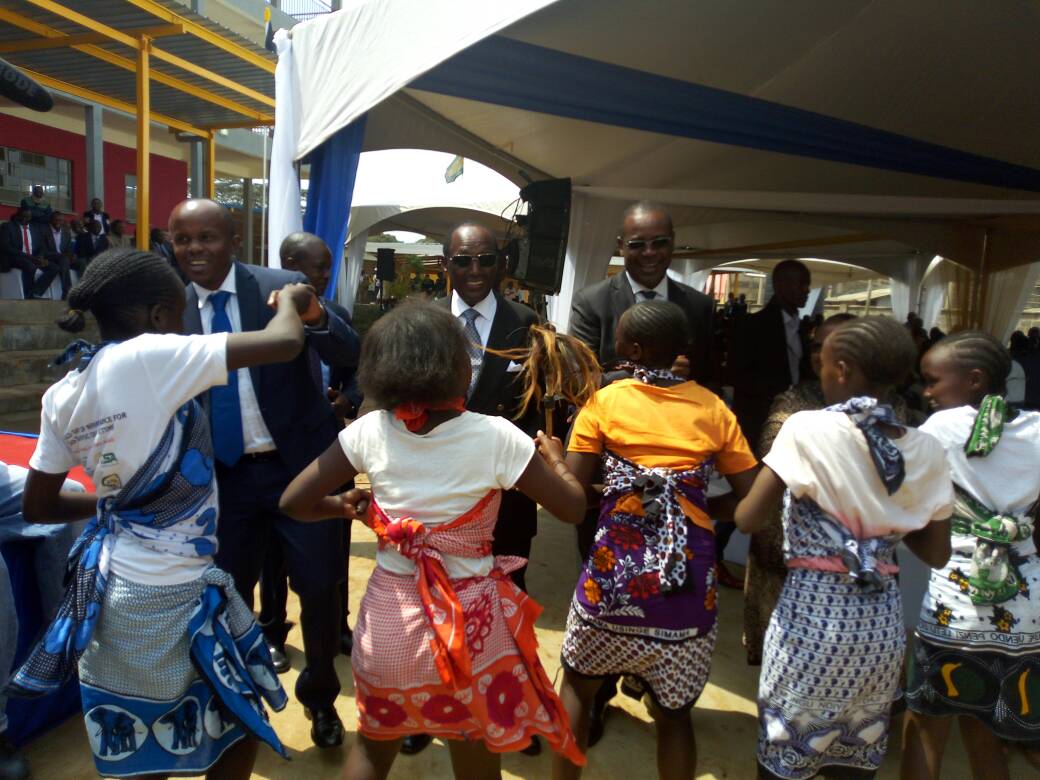 CentumCares's tweet photo. Students of Old Mathari Primary share a dance with @CKirubi @MworiaJ and HE Governor @KideroEvans #NewMathariLaunch https://t.co/ySAyY532uH