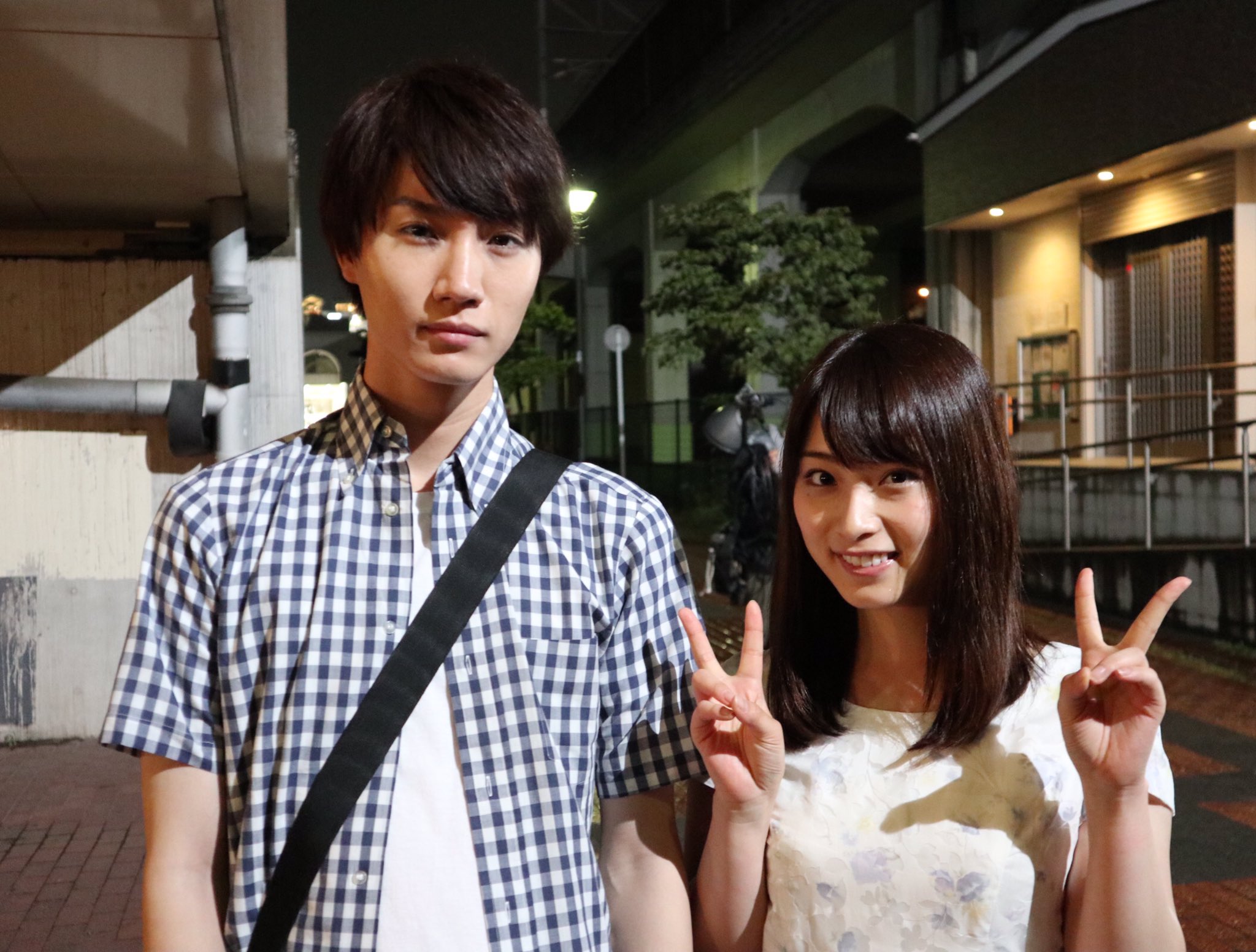 公式 愛してたって 秘密はある 第１話ゲストの桜田通さんと永井理子さん ひったくり犯に襲われる女性 美波とたまたまその現場に遭遇し助ける大学院生 及川 助けたあとの記念撮影 初回放送まであと３日 愛ある 日テレ 7月16日sun夜10時