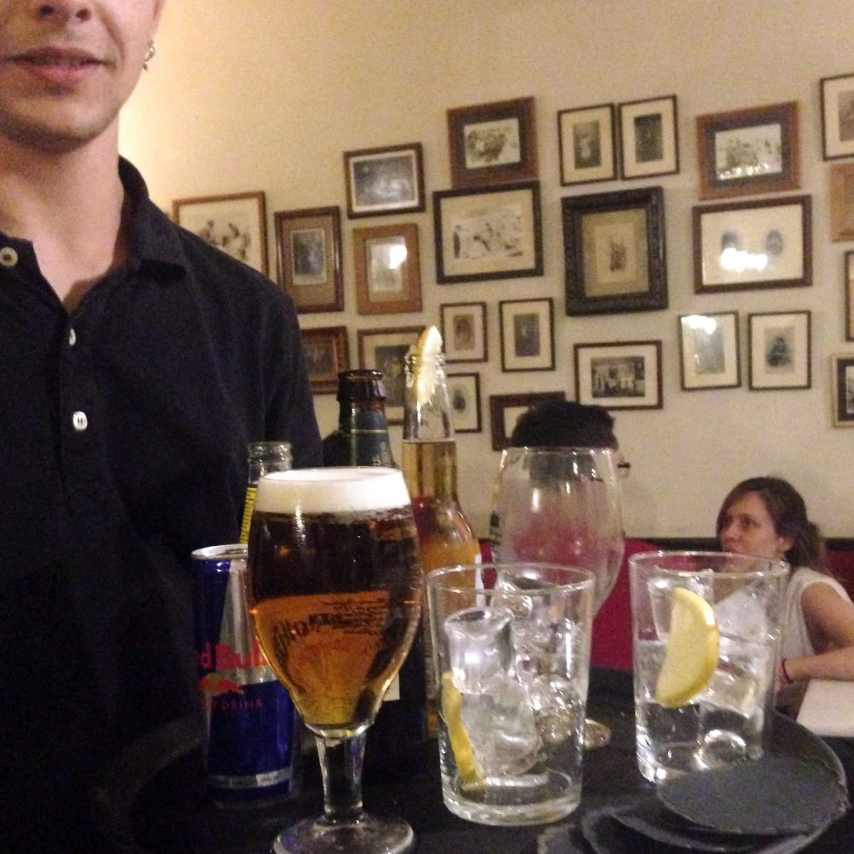 CafePepeBotella's tweet photo. Las #NochesDeVerano las piden a gritos! #BuenaBirra y #FelizFinDe #Bebidas #Refrescantes #Clara #Cerveza #Chela #ColdBeer #SummerNights https://t.co/bnwIRH7mc8
