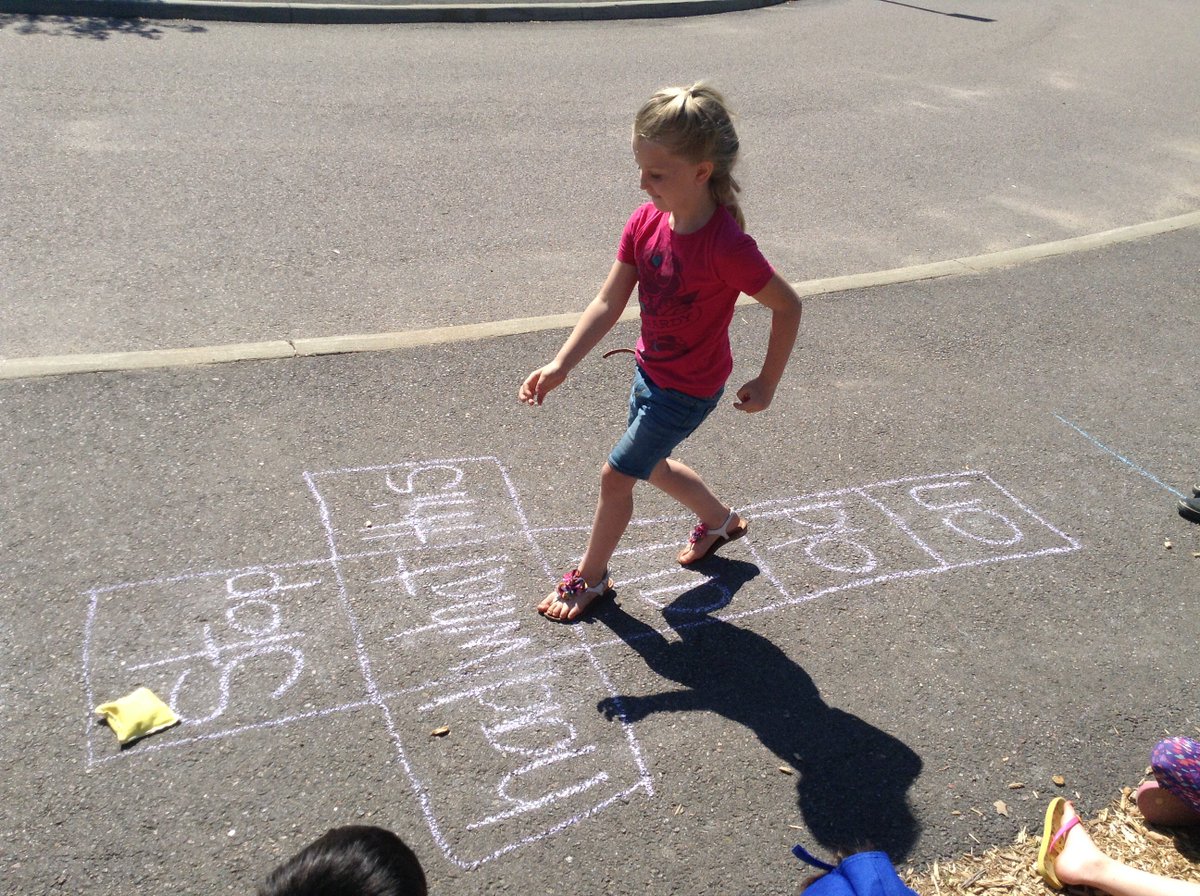 BoosterRCDSB's tweet photo. Who's in for sight word hopscotch? Hey, who's the big kid? #RCDSB https://t.co/fXonqxQcwL