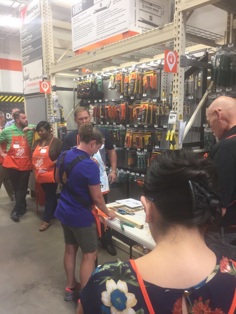 Prods8976's tweet photo. Learning is easier with hands on!  Electrical road show! https://t.co/7g0MW1ATJk