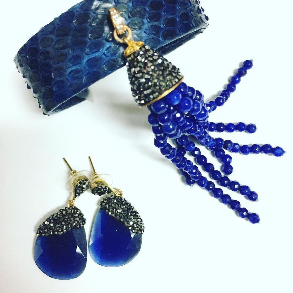 MyAllJewelry's tweet photo. Rain ☔️ never stopped us from twinkling ✨ #rainydays #pythonjewelry #swarovskicrystals #maj #summershowers #keeptw… https://t.co/ruT5auPkik https://t.co/tmSdB1HjOO