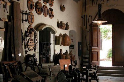 Guarda14Arg's tweet photo. #Destinos en vacaciones, el Museo del Vino de @BodegaLaRuralAR https://t.co/S9NJcYva55 https://t.co/pJDXCz6rHA