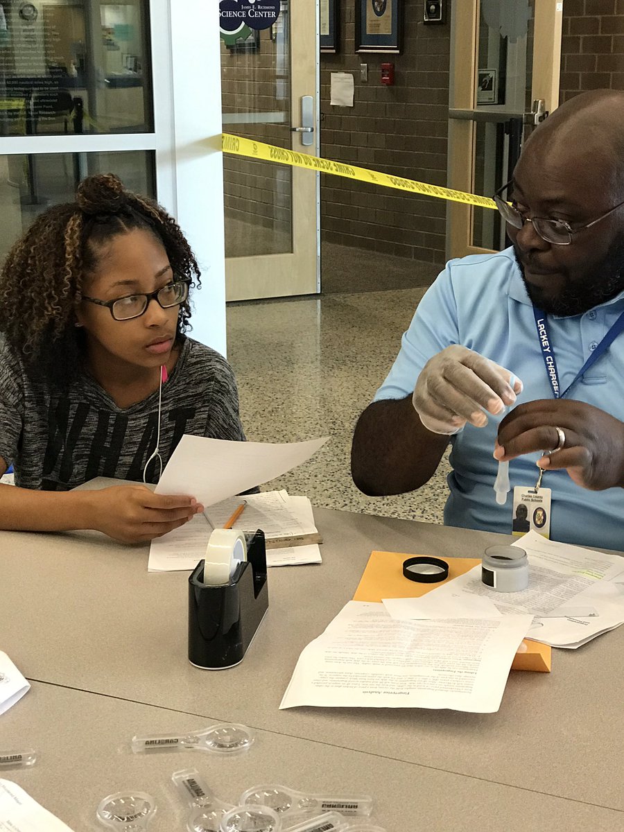 JERSciCenter's tweet photo. Scientists are solving the Case if the Murdered Mayor today! #forensicsciencecamp https://t.co/JIn2EfrGRx