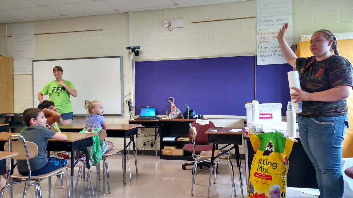 AmyKline1999's tweet photo. Planting Day w/Washington TWSP Summer Rec #WarrenHillsFFA, #WHRSD, #WHRHighSchool, #WHRHSPride, #LivingtoServe, #NJFFA, #TransformFFA https://t.co/KewObfWvPL