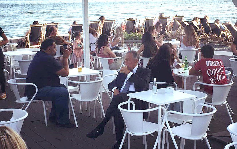 How cool can a president be? This the President of Portugal, Marcelo Rebelo de Sousa. 
#president #Portugal