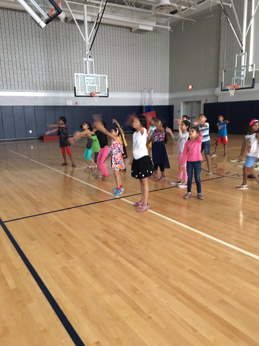 Stomping out the heat with KooKooKangaroo at Menlo Literacy program
