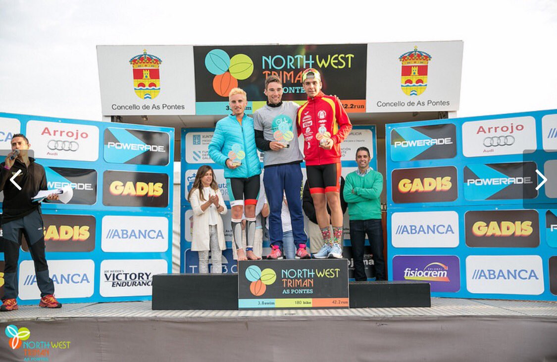 DarkSid3Tri's tweet photo. @3RicardoDuce subió al podium de sub23 en tercera posición, unos grandes en el Ironman de Galicia @Ozzytriatlon1 y @problemitiko https://t.co/7PuIGT1m8C