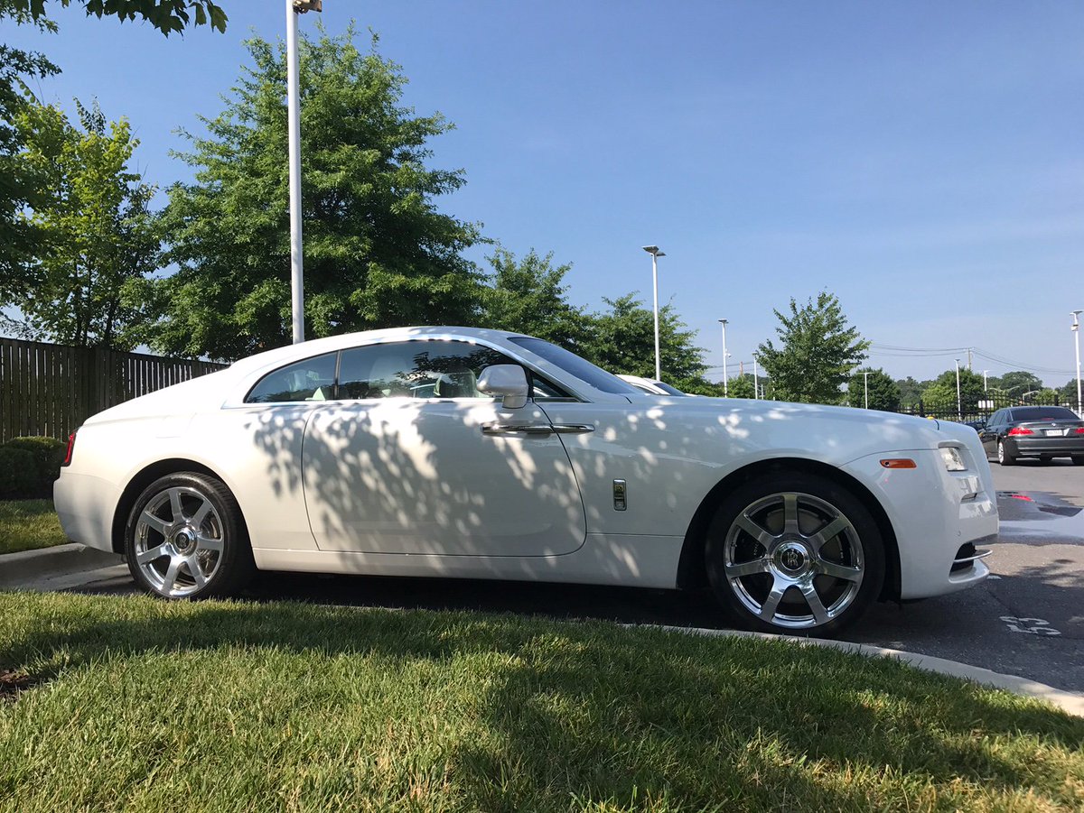 PassportAuto's tweet photo. Look who came in to play today...this HOT Rolls Royce!!! #teampassport #rollsroyce #rollsroycewraith https://t.co/KzQdNLOXLt