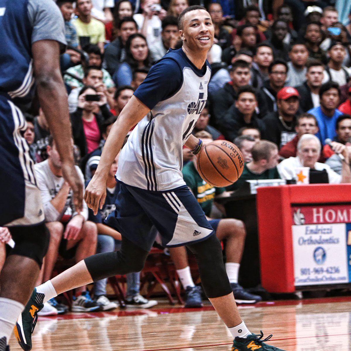 Everyone be sure to wish @daanteee a very HAPPY BIRTHDAY today!! 🎈🎂 https://t.co/Q8JKeLHd80