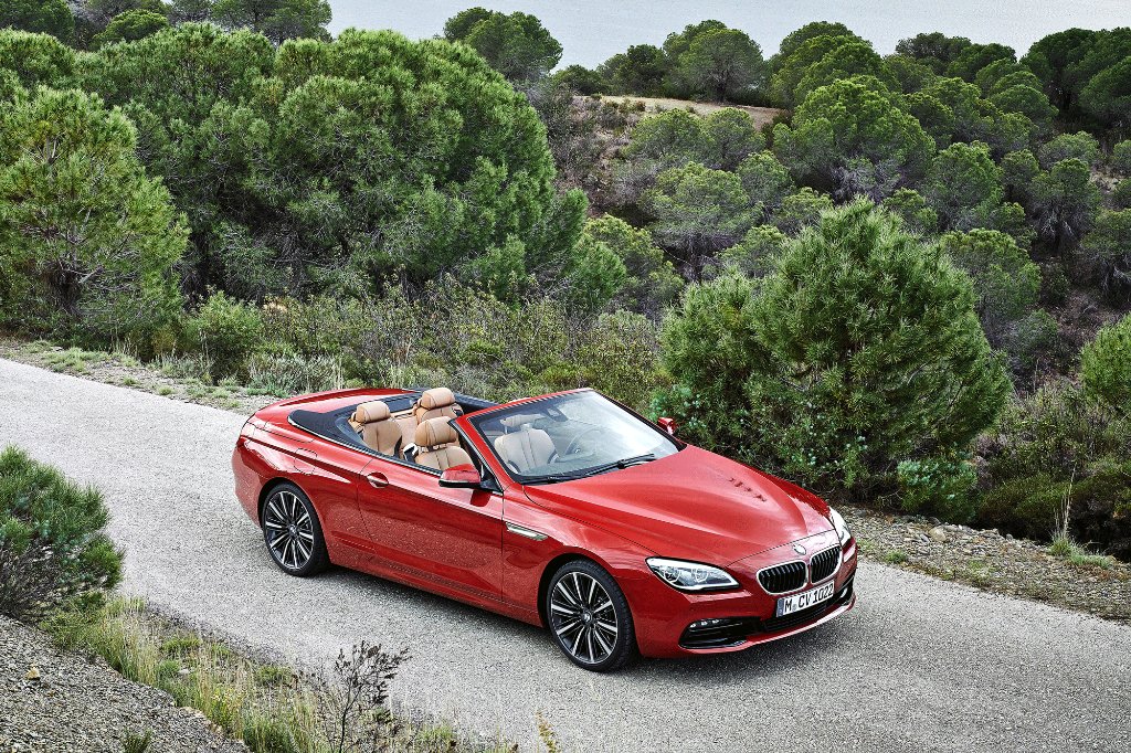 BMW's tweet photo. Not afraid of overdressing. 
The #BMW #6series Convertible. https://t.co/hVX353Dgin