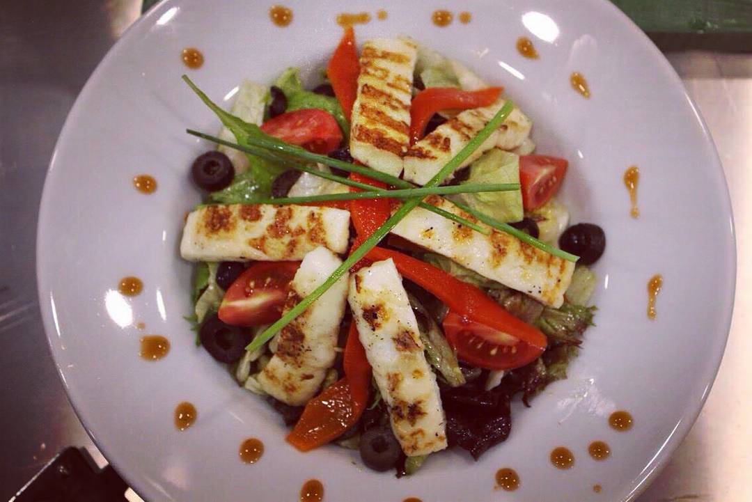 NynCafe's tweet photo. 'Yok ben diyetteyim' mi diyorsun? Bu @nyncafe'ye gelmene engel değil. Birbirinden güzel salatalarımız seni bekliyor! 
#salata #salad #diyet https://t.co/t5LZ4mdMdC