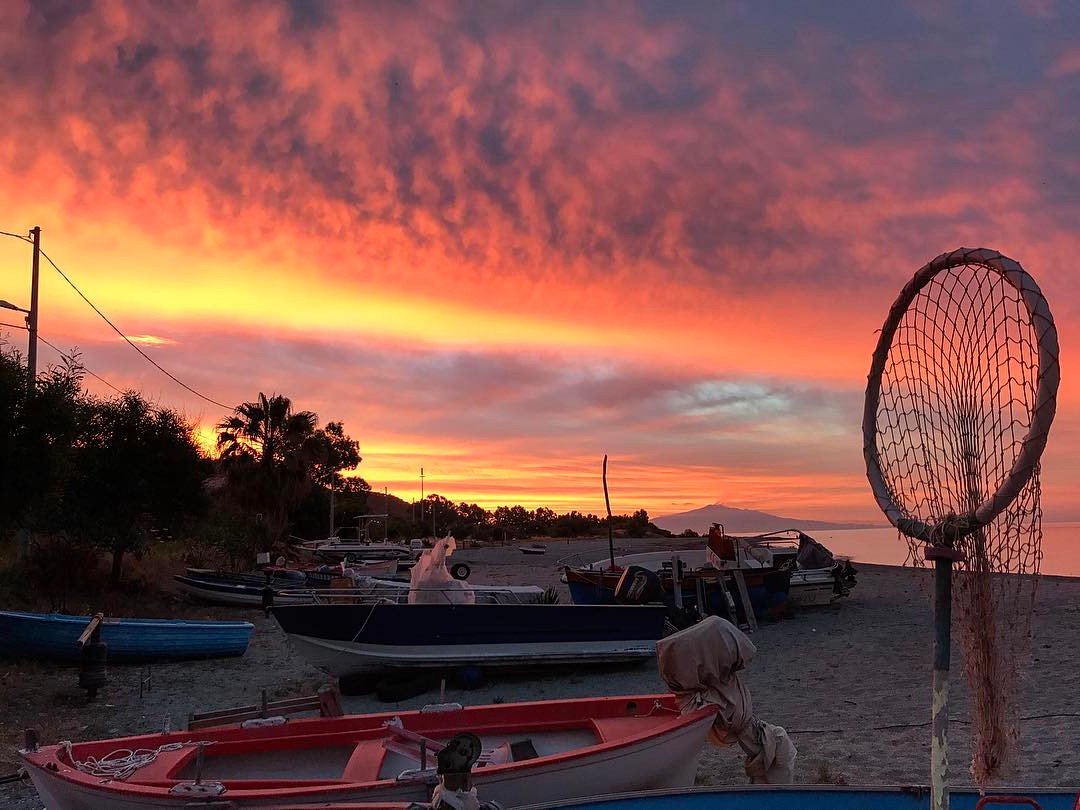 lalocride's tweet photo. #palizzi 😍😍 uno degli scorci piu belli 🚣‍♀️🚣‍♀️ della #locride 🏖️🗺️ #tramonto  #lalocride  #calabria Grazie @pierreg94 😉😀 https://t.co/IQxTOzJnbR