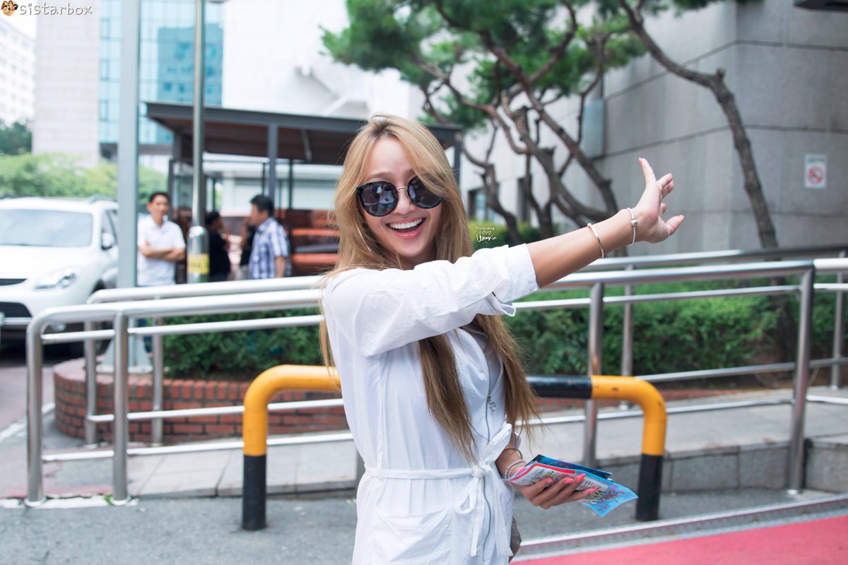 sistarbox's tweet photo. 170711 유스케 출근 #Hyolyn #효린 https://t.co/LA2S1wWoNu https://t.co/RpbElEOtDa