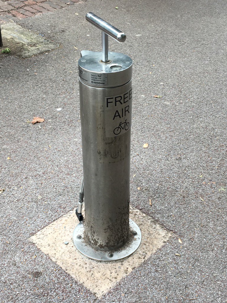 alrudd55's tweet photo. Top idea outside Victoria park https://t.co/PmxF9swRUf
