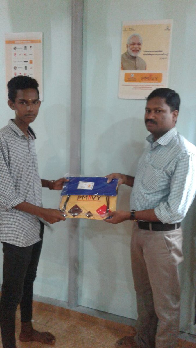 Premiershield77's tweet photo. Trainee Induction Kit distribution at PMKVY 2.0 @santhi_systems  #Skill4NewIndia, #PMKVY @NSDCINDIA, @RajivPratapRudy #pmoindia https://t.co/aFgtVVsqJN
