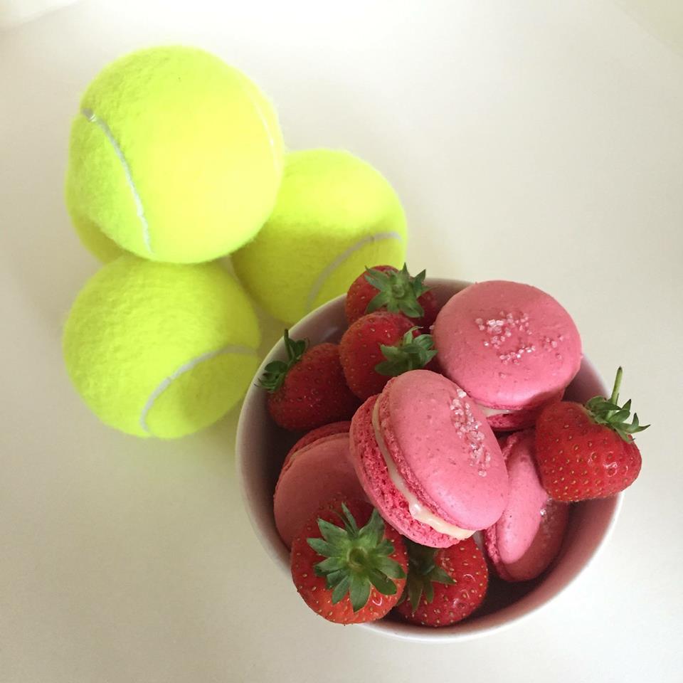 It's the last day of our #competition to #win #strawberries &amp; cream #macarons #Newbury #WestBerkshire enter now! ow.ly/lk4c30dAWwu