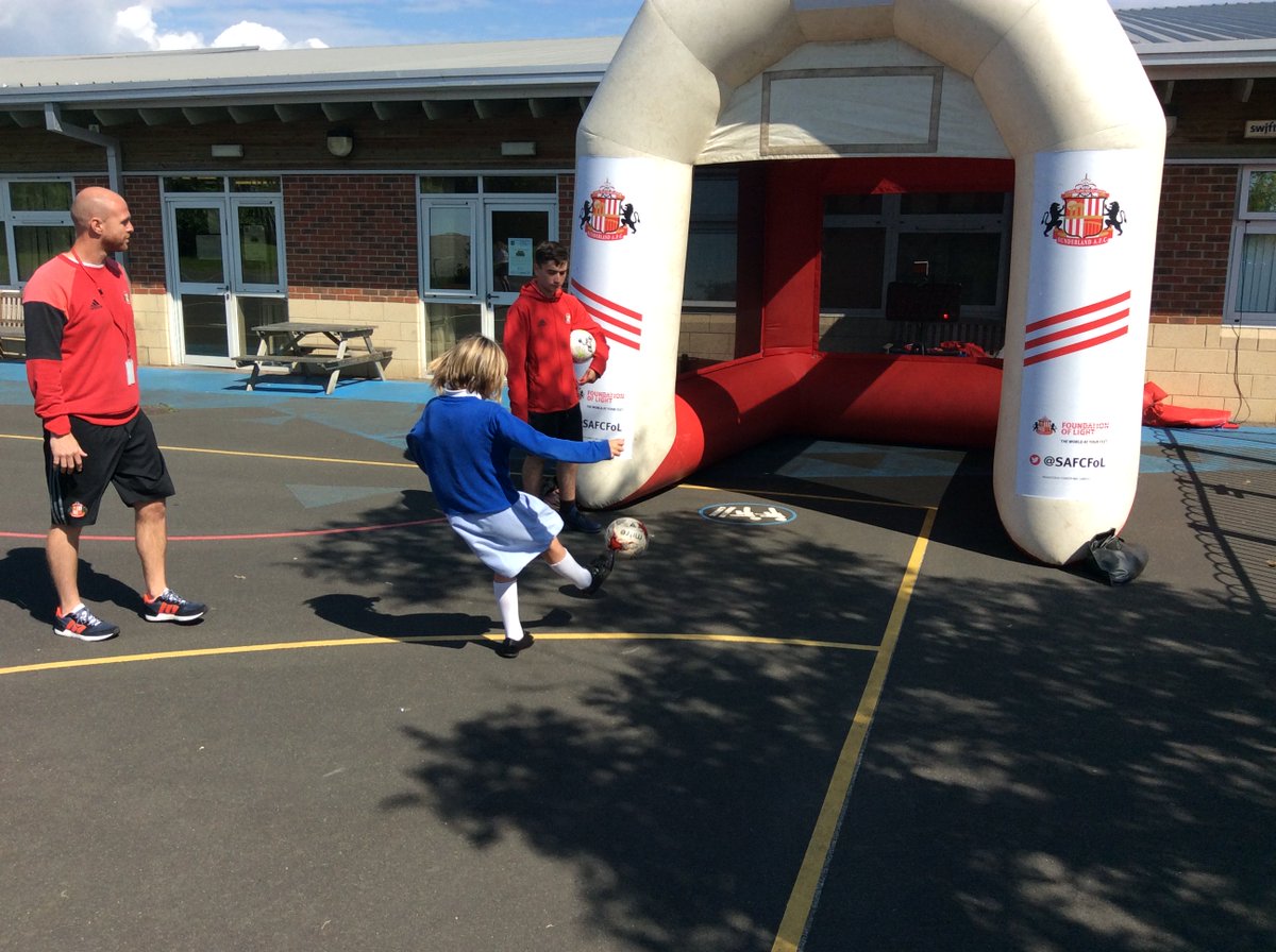 SAFCFoL's tweet photo. Some HOT SHOTS 🔥from @Grangetown_PS pupils on our #SpeedCage this morning! #SummerFayre https://t.co/BJXeAZSyVH