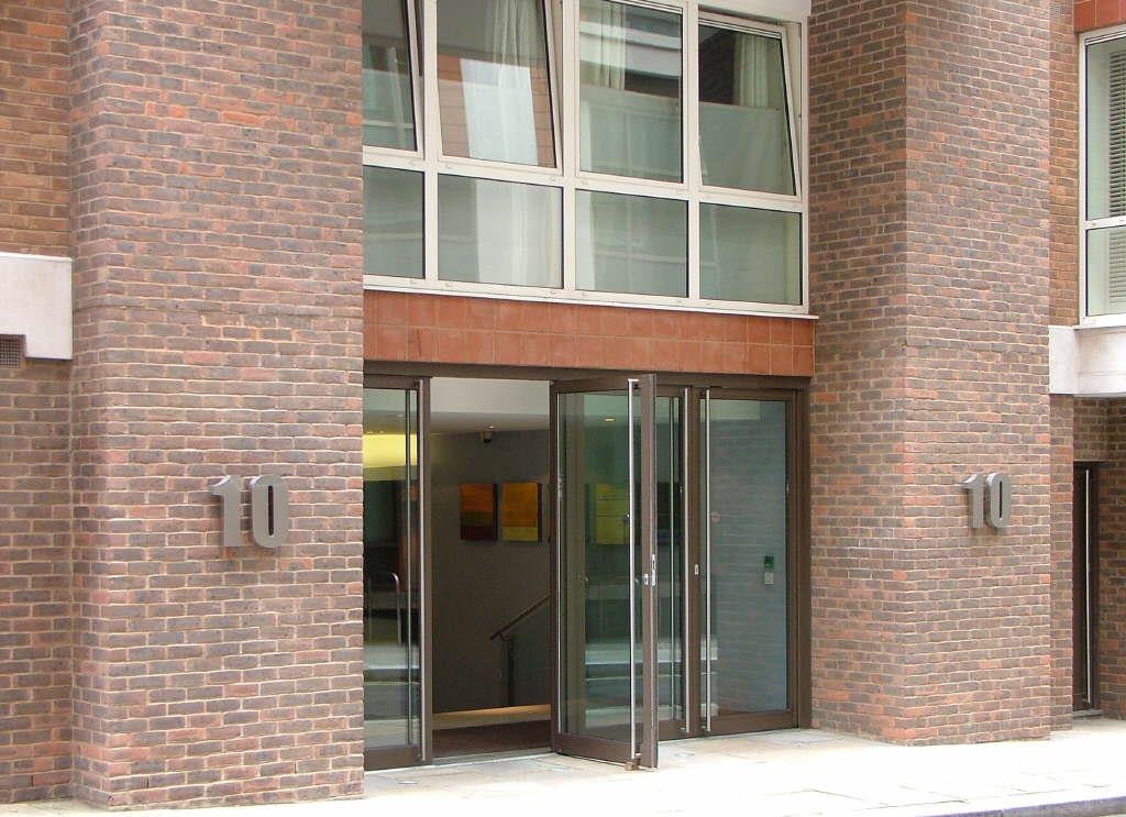 ScottCity1's tweet photo. Studio in Hosier Lane on for £340pw. Contact us to arrange a viewing. https://t.co/5K96iSKxj4 #london #city #property https://t.co/tuZ9BKRk5X