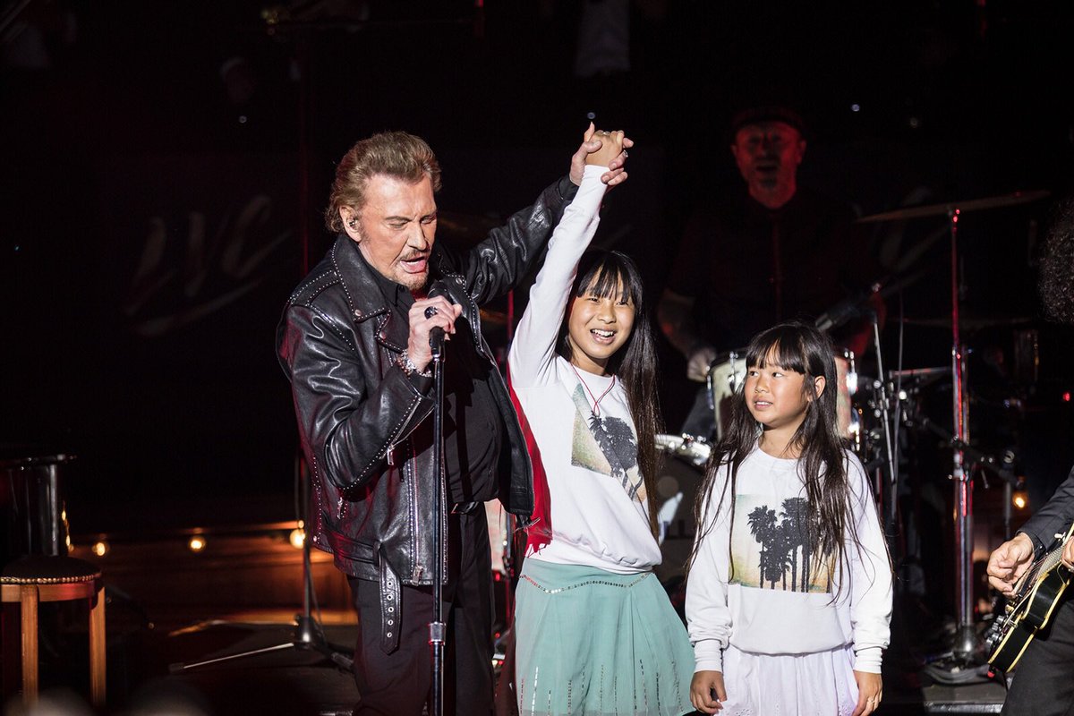 Merci #DimitriCoste pour ces si jolies photos de mes amours sur scène à #Carcassonne pour la dernière #LesVieillesCanailles ❤✨ @JohnnySjh