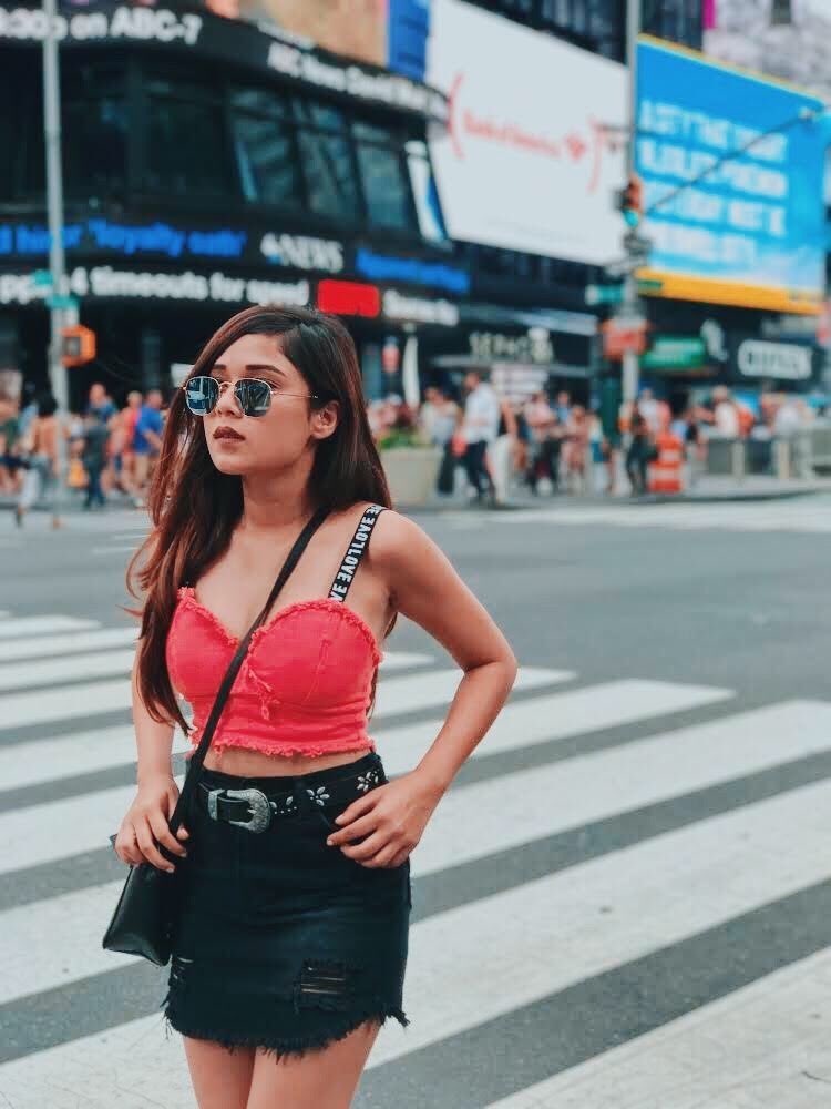 caughtinacuff's tweet photo. About yesterday with @vivo_india💗
Crop top- @fancypantsthestore
#IIFA2017 #VivoIndia #CIACTravels #CIACInNewYork #CaughtInACuff https://t.co/cUc2WSEOER