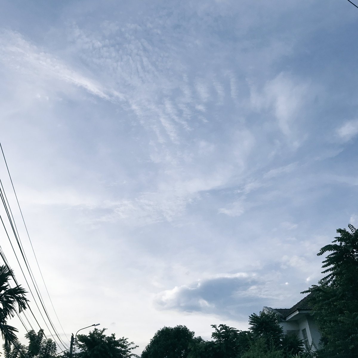 SUKIPSD's tweet photo. 好き 🌥 ー 13072017 https://t.co/AXVrqcUHEn