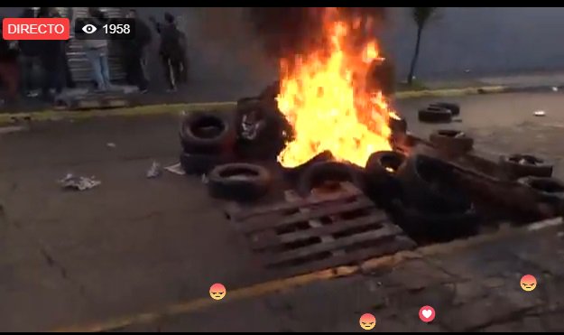 valeriafgl's tweet photo. "Macri, basura, vos sos la dictadura". CANTEMOS TODOS EN TODO EL PAÍS. #MacriReprimePepsico https://t.co/84vFNiOaMv