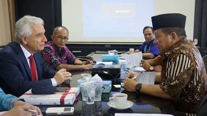 LaNyallaMM1's tweet photo. Hari ini saya menerima kunjungan Dubes Turki Mr. Sander Gurbuz Kantor Kadin Jatim dlm rangka kerjasama promosi perdagangan Jatim dgn Turki. https://t.co/ierkAoug42