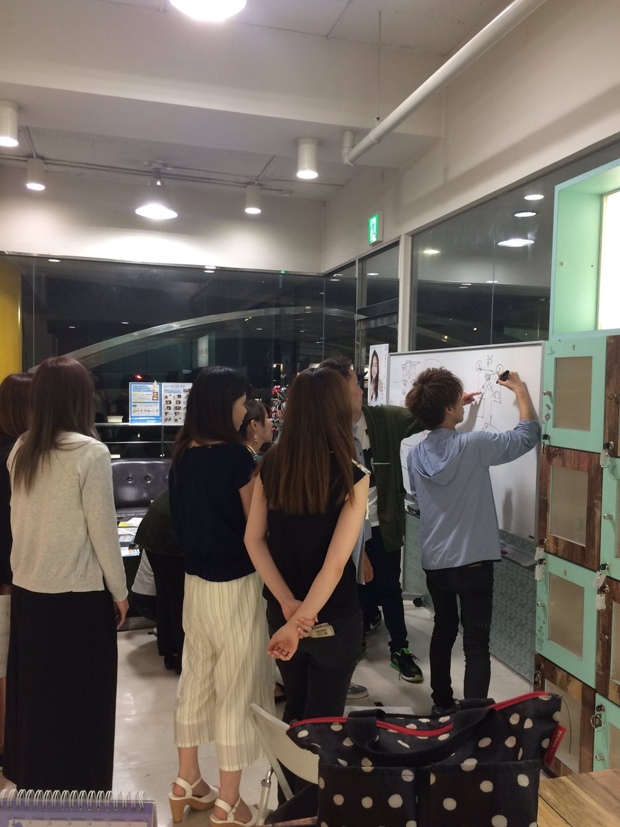 BADBOYS_group's tweet photo. 見ている人を虜にさせるヘアショーの打ち合わせ中(*´ー｀*)

みんな営業中よりもイキイキしてる(=´∀｀)人(´∀｀=) https://t.co/tSccY9m8tk