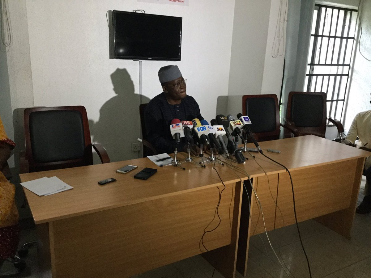Former PDP Ministers met with National Caretaker Committee to celebrate the resolution of the leadership crisis bedeviling the party for 2 years.
